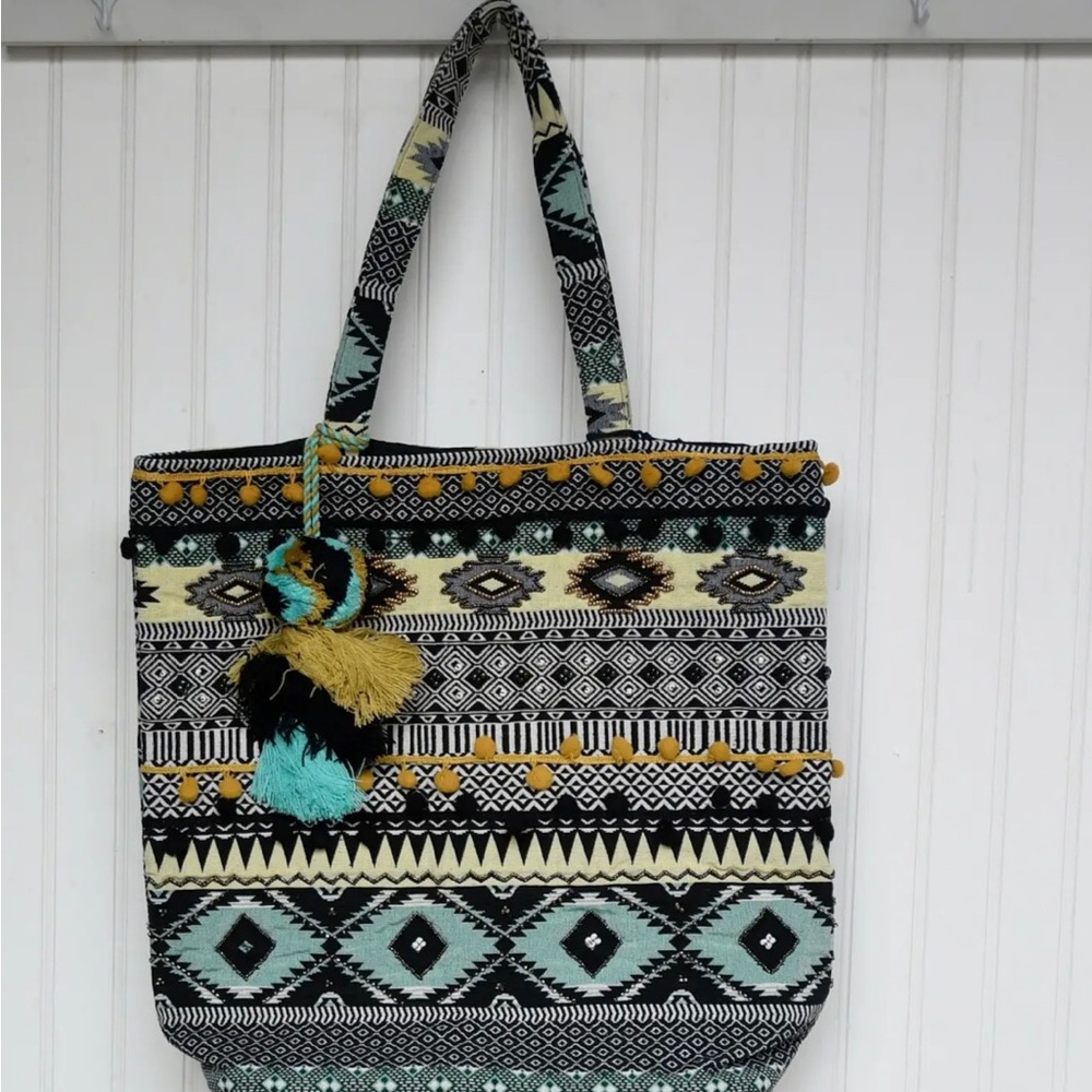 Striped tote with tassel